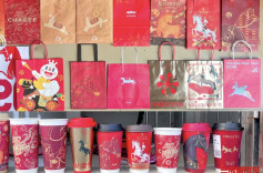 茶饮品牌齐换马年“新皮肤”，传统节日联名“潮”起来