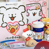 瑞幸咖啡杯套出现错别字？门店回应：该款杯套已无库存