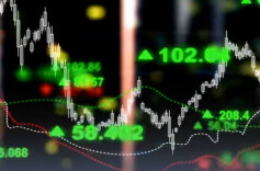 A股蛇年收官日三大指数下跌，两只湘股涨停