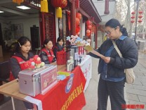 便民服务、年味打卡两不误！岳阳楼社区志愿服务岗春节温暖迎客