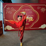 湖南7岁“小孩姐”亮相央视少儿春晚，一套霸王锤刷屏全网