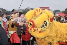 千年庙会带市民游客“穿越”寻年味，还“送”岗位到居民身边