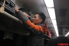 返程路上“跨界守护”，铁路供电部门支援临客客运｜2026春运进行时