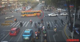 生死3秒！女童从车窗滑落，张家界辅警稳稳托举“塞”回车厢｜26℃