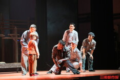 2025版话剧《红岩》长沙首演，首次走进湖南高校