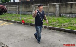 高校宿管竟是“武林高手”，流星锤耍得虎虎生风