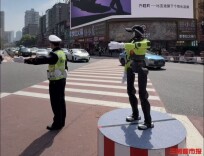 “机器人交警”上岗，长沙迎来智能执勤新力量