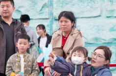 百米花街长桌宴邀你尝鲜，世界之窗纸飞机大奖赛送“黄金大奖”