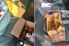 就餐自带白酒遭调包，两名服务员“偷梁换柱”被拘留