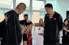 教湖南县城青少年打篮球，王治郅、巴特尔都来了