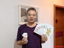 方寸见天地，62岁长沙爹爹收藏千余副扑克牌
