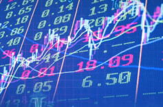 A股三大指数高开低走，食品、医药湘股密集晒“成绩单”｜湘股观察