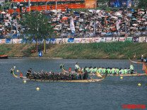 浏阳河上划出“风火轮”！2026湘龙超长沙开福站开赛，20支龙舟队伍挥桨角逐总决赛入场券