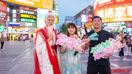 ​长沙“520”浪漫启幕，“月老”派送500份爱意，黑麋峰鲜氧“空降”黄兴广场