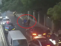 电动车追尾保时捷后逃逸，司机换衣伪装仍被查获