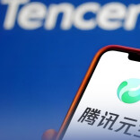 按“文件”可以一键AI总结，微信上线聊天记录一键总结功能