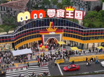 长沙“零食王国”首月客流破104万，老外排队“扫货”