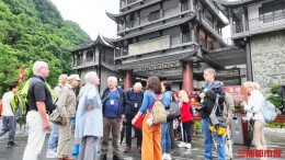 中国旅游日：张家界云端仙境“圈粉”海外游客