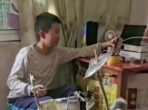 奶粉罐、蒸锅敲响音乐梦，自制架子鼓的怀化男孩有真鼓了 
