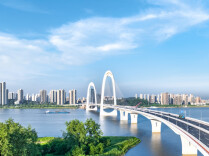 长沙兴联路大桥桥西部分路段管制，驾驶员请提前绕行