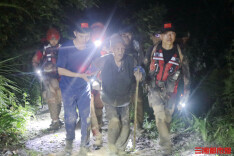 92岁爷爷获救后坚持自己走：我硬朗得很，你们救人辛苦了｜2026防汛火线