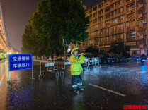 暴雨突袭长沙，雨夜“荧光黄”全力守护市民出行｜2026防汛火线