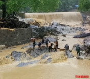 雨夜逆行转移乡亲，石门父子获天天正能量奖｜26℃