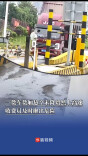 一货车货厢悬空未降贸然上高速，收费员及时揪出危险