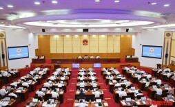 湖南省十四届人大常委会举行第二十二次会议