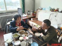 26℃ ｜ 76岁嫂子照顾唐氏小叔子四十余年，用半生陪伴书写最美亲情