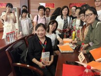 她扫过尘土也写下人间！长沙环卫女工黄新生出版首部个人作品集