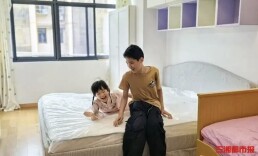 小橘灯照亮58平方米小屋，外卖骑手的孩子有了专属书桌｜26℃