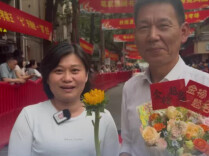 为什么给孩子送花？接考爸妈袒露心声
