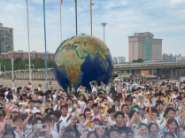 万人齐放纸飞机！长沙世界之窗“毕业大趴”致敬青春