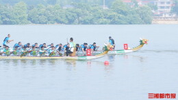 “龙王”争霸！省内外龙舟队竞渡千龙湖