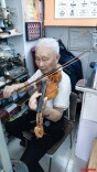 一手铜表芯，一手松香弓，72岁“斜杠爷爷”的向往生活