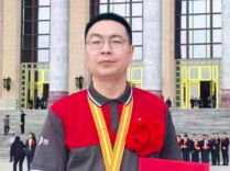 坚持一线送快递23年，湖南快递小哥马石光荣获全国优秀共产党员
