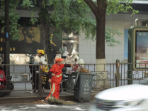 68岁清洁工遇车祸被认定工伤，公司不服起诉，法院驳回起诉为超龄劳动者撑腰