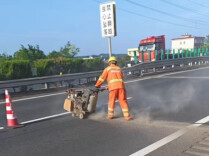 地表温度突破55℃，长沙高速养护一线错峰作业保畅通
