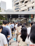 深圳地铁安检升级排队引热议：有乘客排队30分钟才进站，地铁回应系落实“人包同检”要求