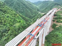 黄沙漯特大桥右幅顺利贯通，湖南零道高速建设迎来关键突破｜读城