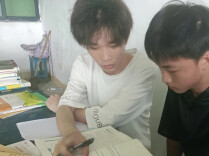 休学两年再战高考，被爱托举的乡村少年圆梦大学