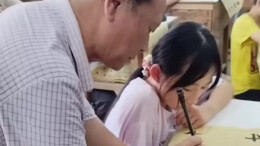 6年写坏200支毛笔！78岁爷爷把“墨香”种进村里娃心里｜26℃