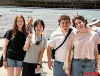 14岁女孩把暑期“聊”成一本世界留言册｜我在张家界练口语