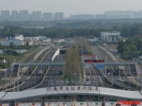 5分钟穿越黄河，世界最大直径水下盾构隧道建成通车
