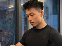 烧腊店主撞脸黄景瑜后销量翻倍：不靠颜值圈粉，手艺才是底气
