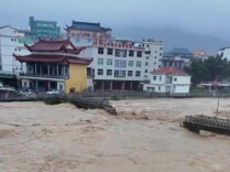 受木兰溪二号洪水冲击，福建仙游县金凤古桥被冲毁，始建于宋代，是县级文保单位