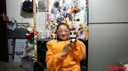 身高不足一米，“袖珍织女”靠手艺养活自己和母亲