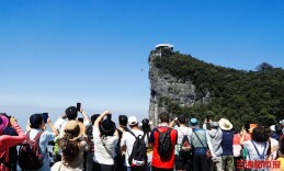 不止客源暴涨！境外游客到张家界更爱自由行