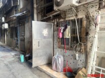 记者实探“梅姨”曾租住地：摆摊卖芒果维生，看见镜头就遮脸